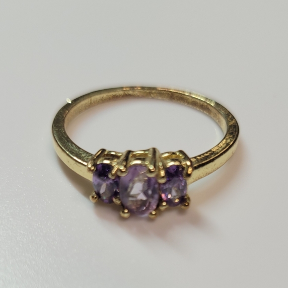 Jewelry - Purple 3 Oval Stone Gold Tone Ring Size 9.5
